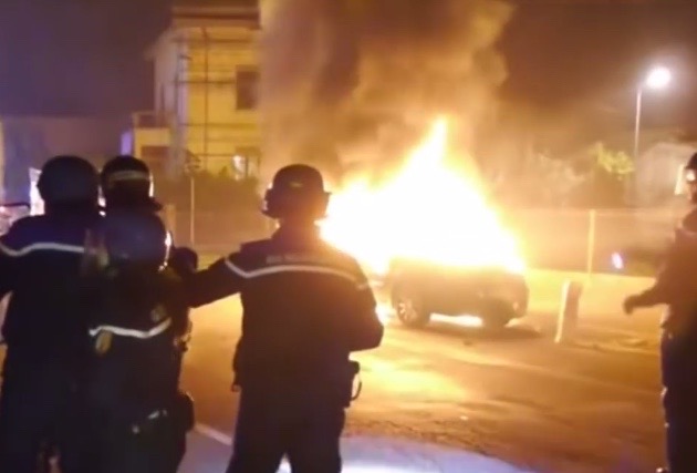 Nearly 1000 cars set on fire in France by arson NYE tradition