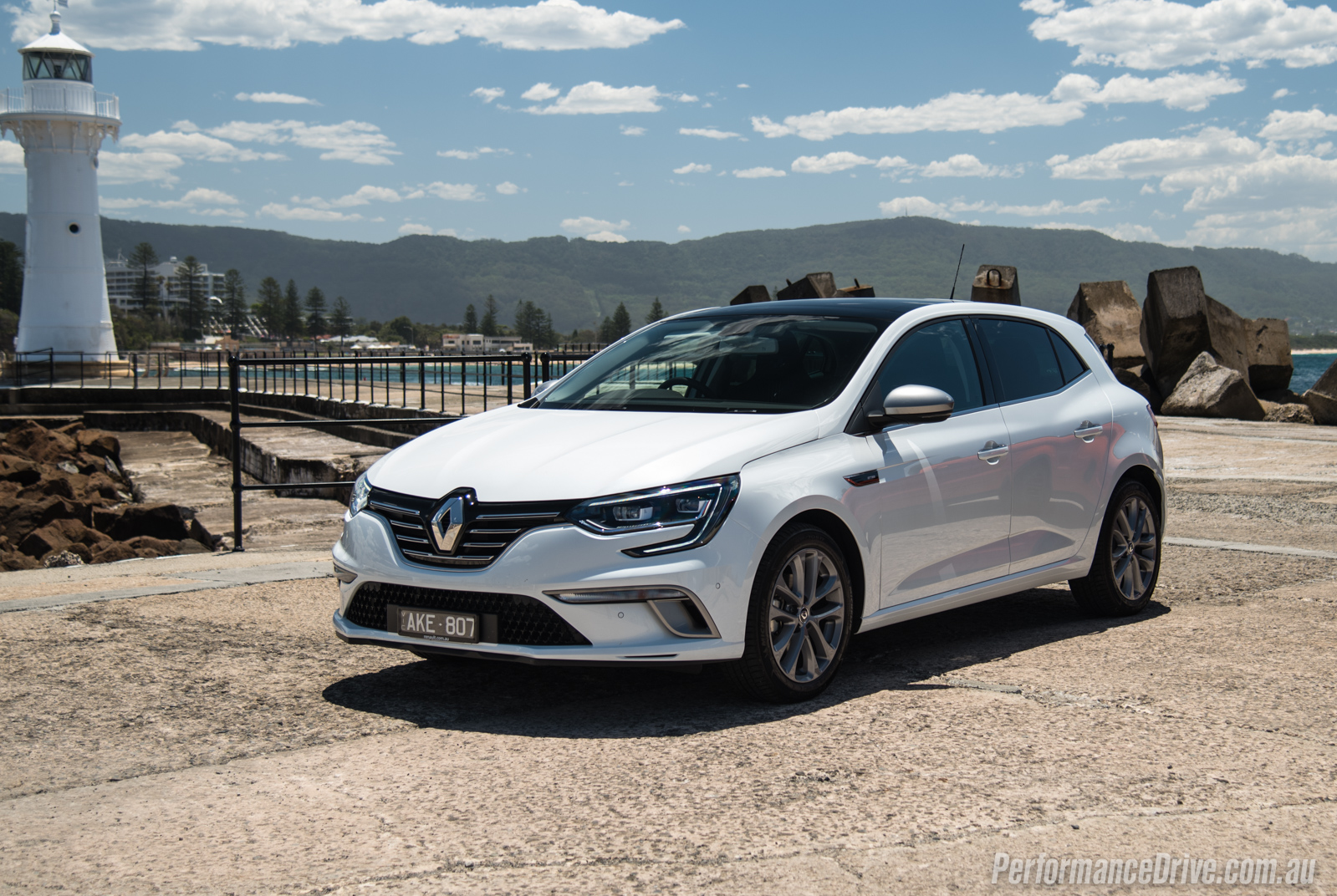 17 Renault Megane Gt Line 1 2t Review Video Performancedrive