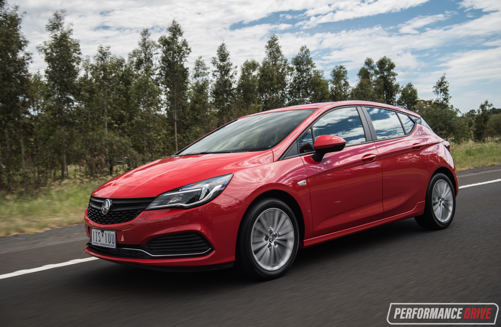 2017 Holden Astra R review (video)