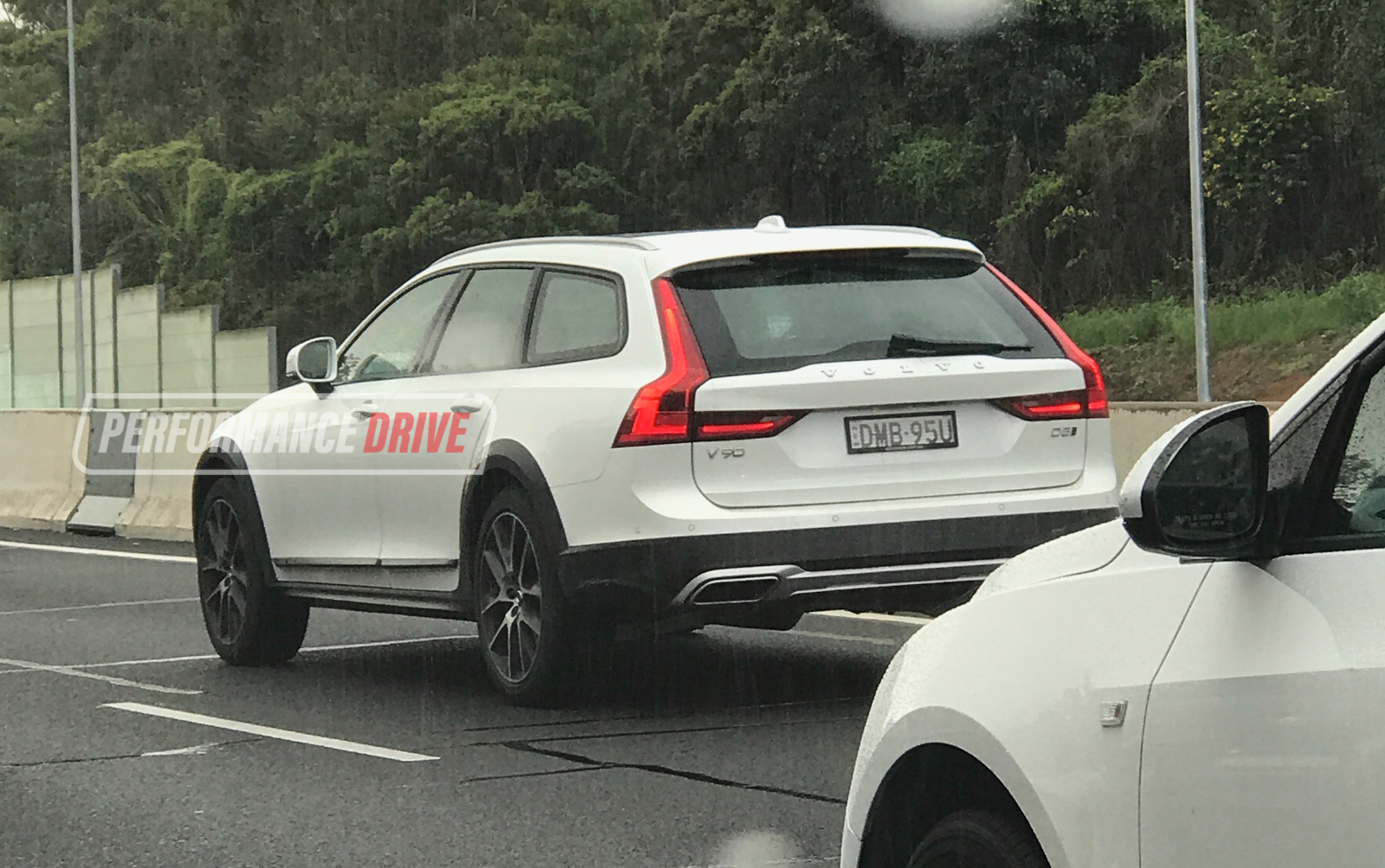 2017 Volvo V90 Cross Country spotted in Australia, to be priced from $110,000
