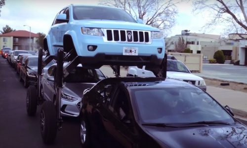 Jeep Grand Cherokee modified to stilt over traffic (video)