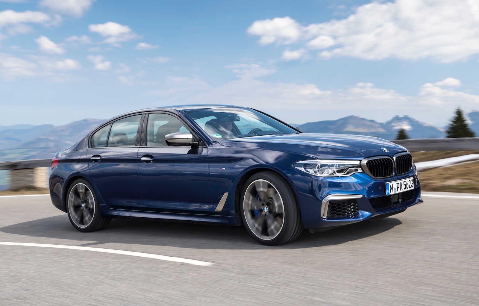 2017 BMW M550i revealed; quicker, more efficient than M5