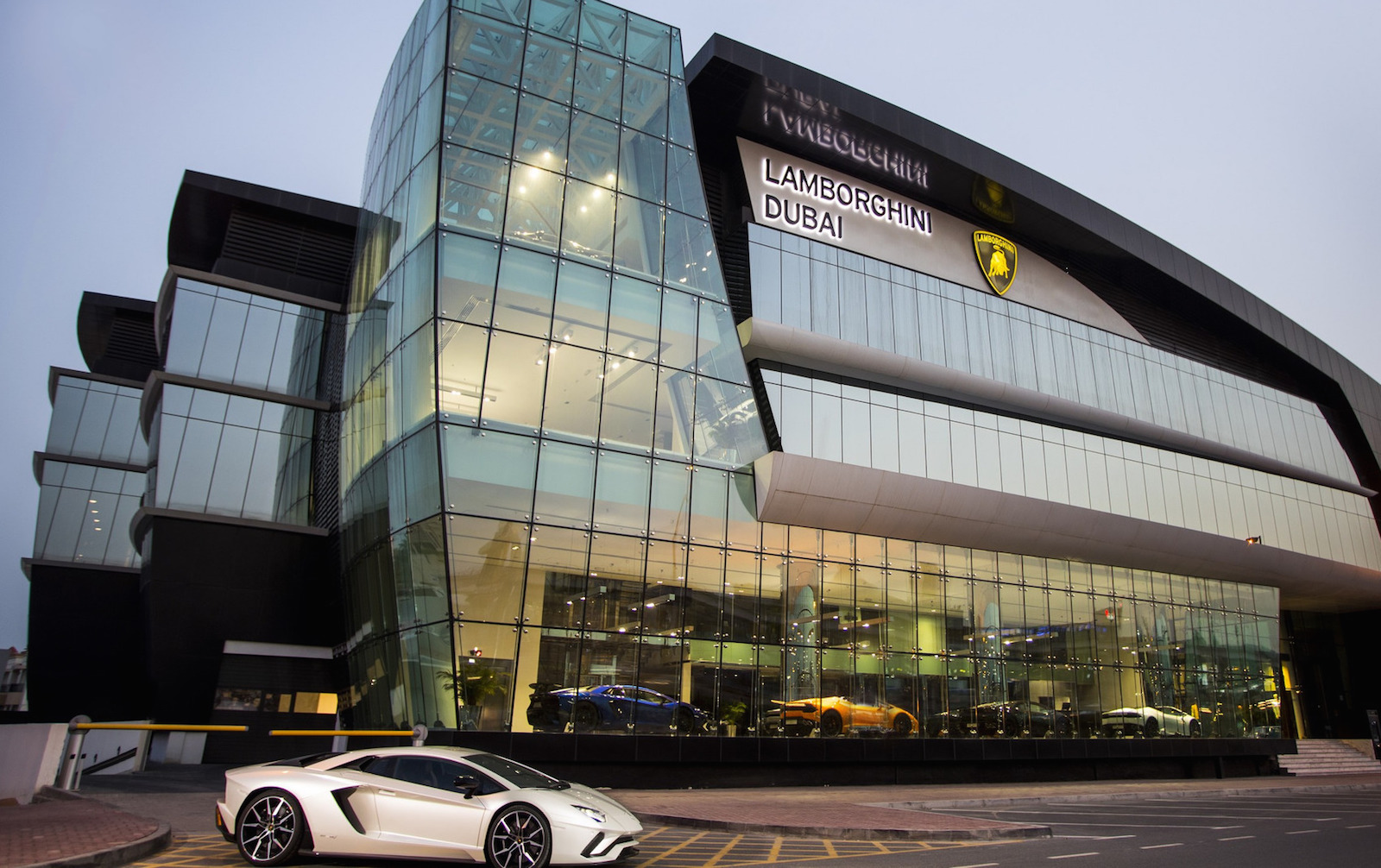Lamborghini Opens Epic Showroom In Dubai Biggest In The World Performancedrive