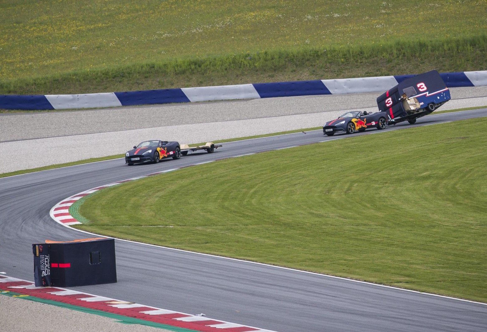 Aston Martin Vanquish caravan race with Ricciardo & Verstappen (video)