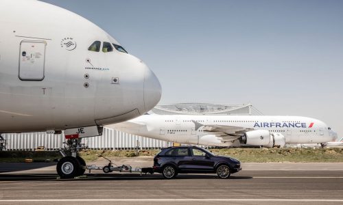Porsche Cayenne tows Airbus A380 to new record (video)