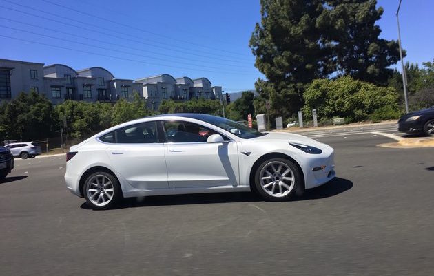 Tesla Model 3 on target, contributes to quarterly loss of $330 million