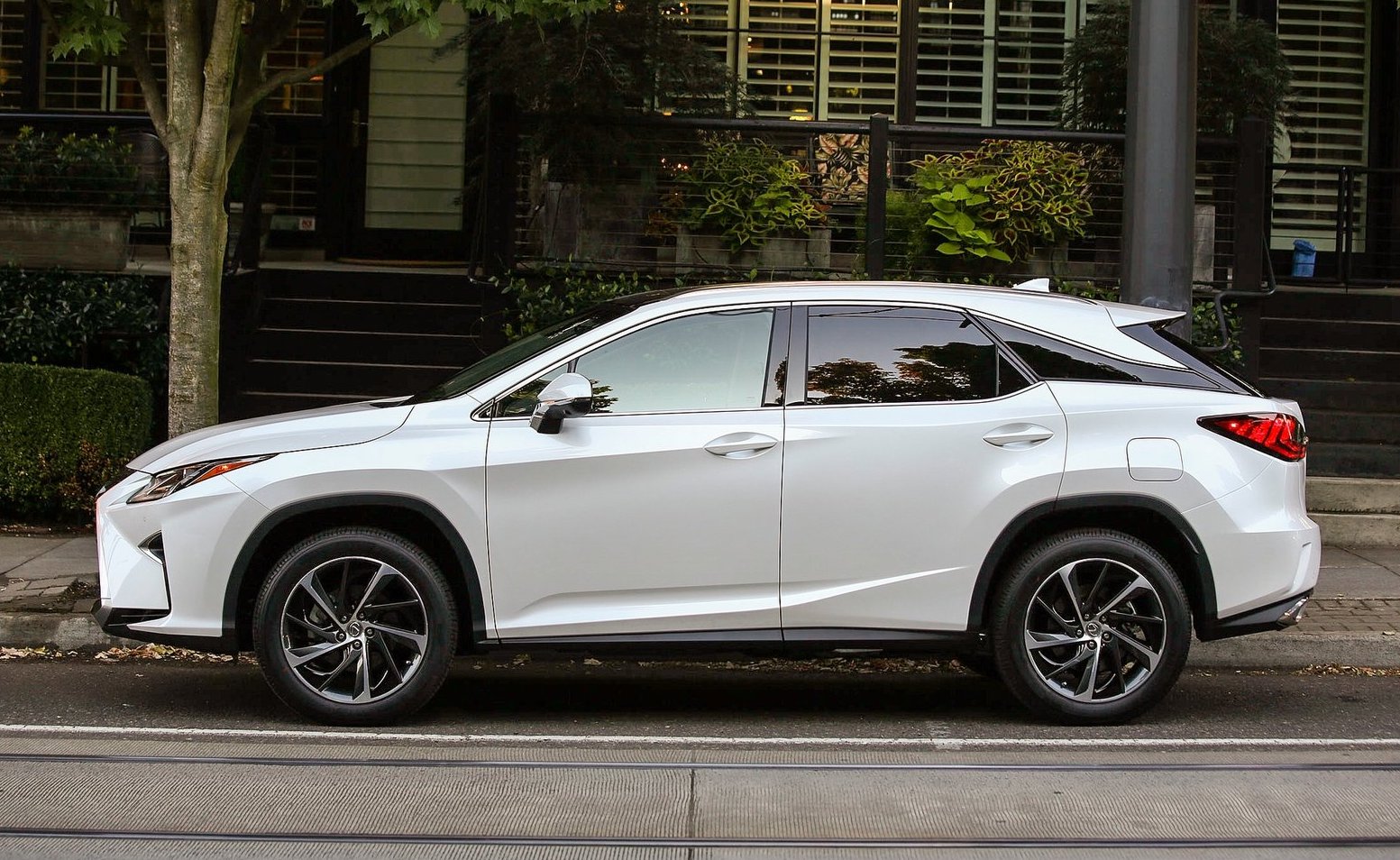 Lexus RX ‘L’ 7-seater close to production, prototypes spotted