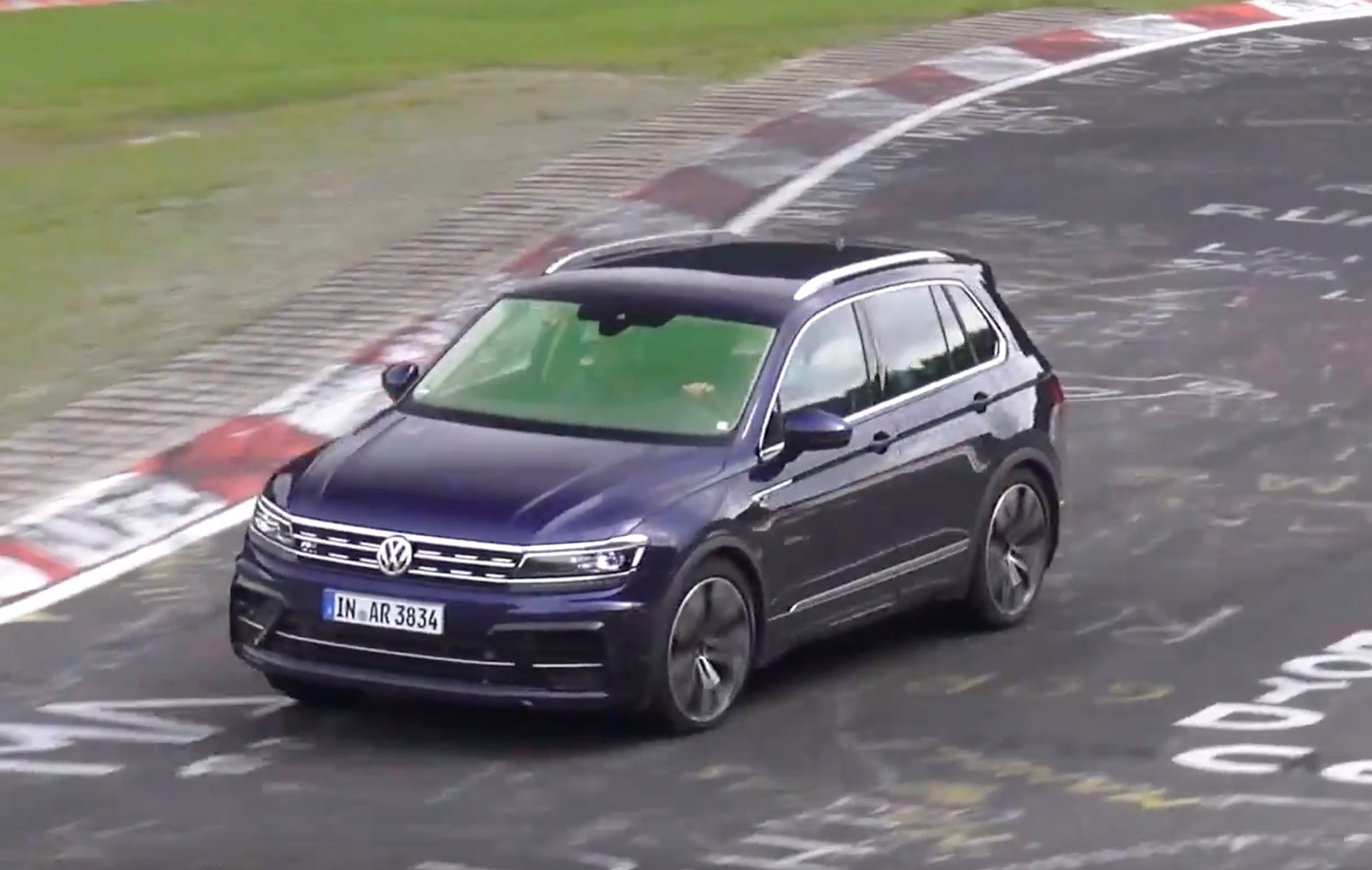 2018 Volkswagen Tiguan R spotted, sounds like 2.5 TFSI 5CYL (video)