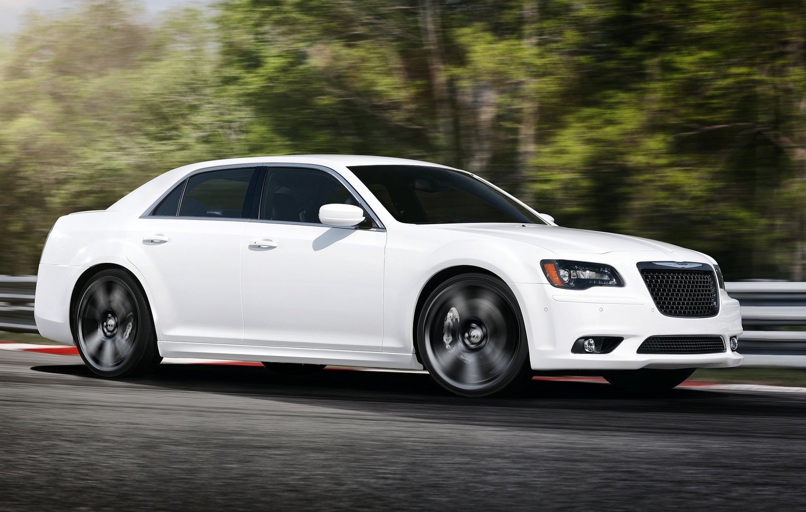 2019 Chrysler 300 to get revised platform, Hellcat last hurrah planned – report