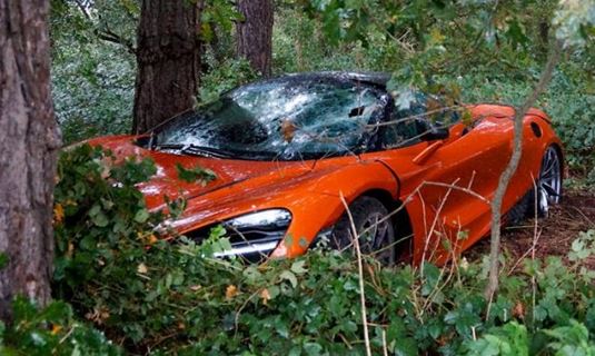 First McLaren 720S crash in Belgium ends in the bush