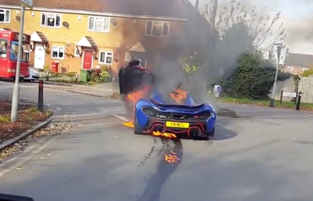 McLaren P1 catches fire in the UK, looks to have dropped oil?