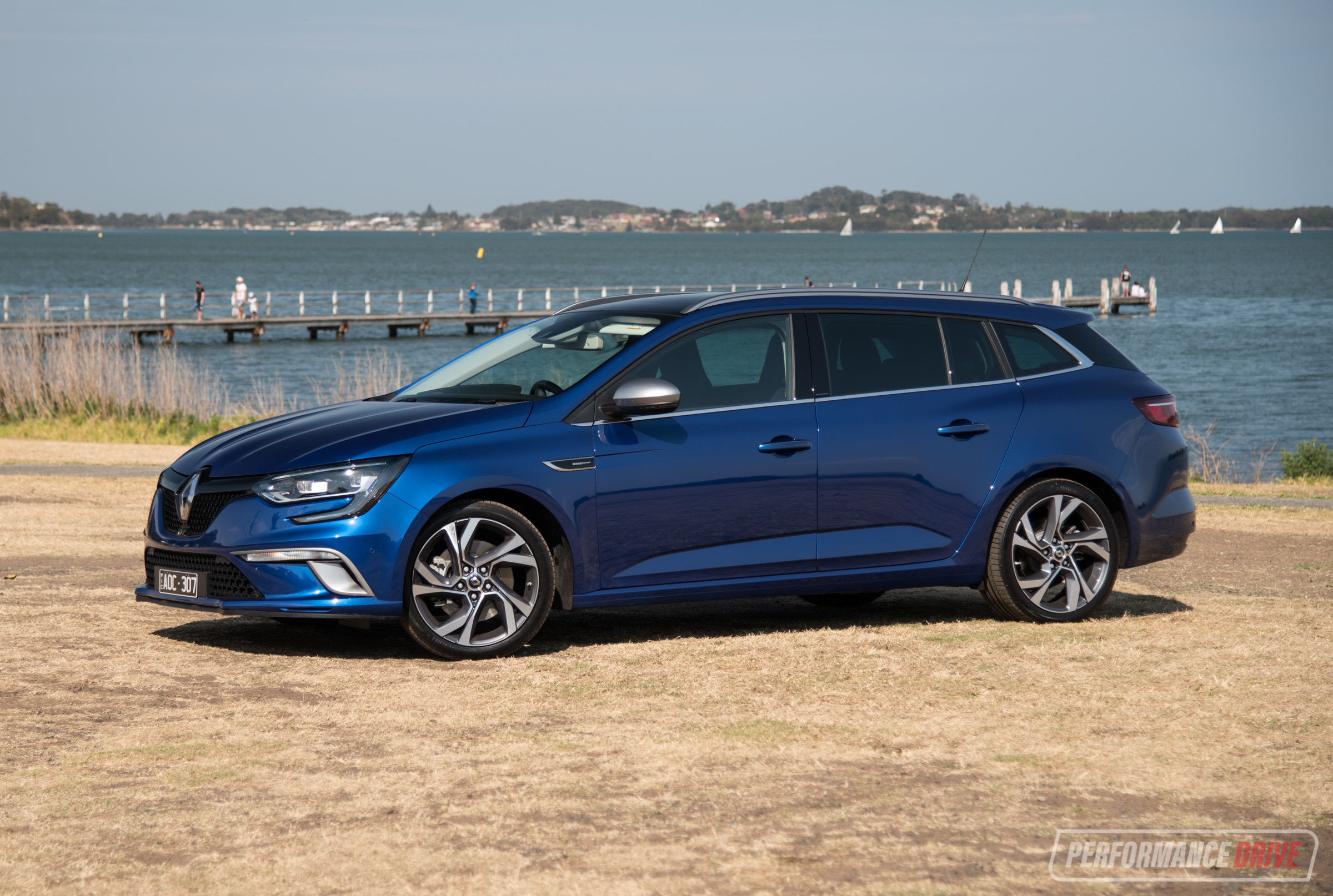 2017 Renault Megane GT wagon review (video)