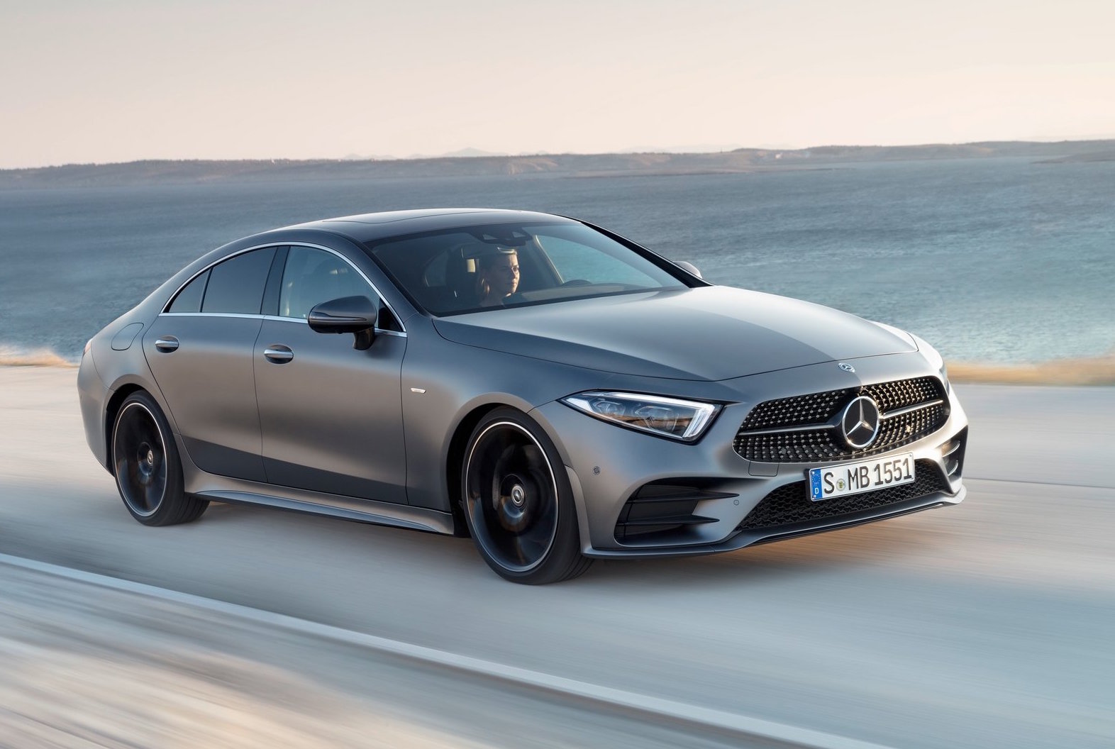 2018 Mercedes-Benz CLS revealed, debuts inline six engines
