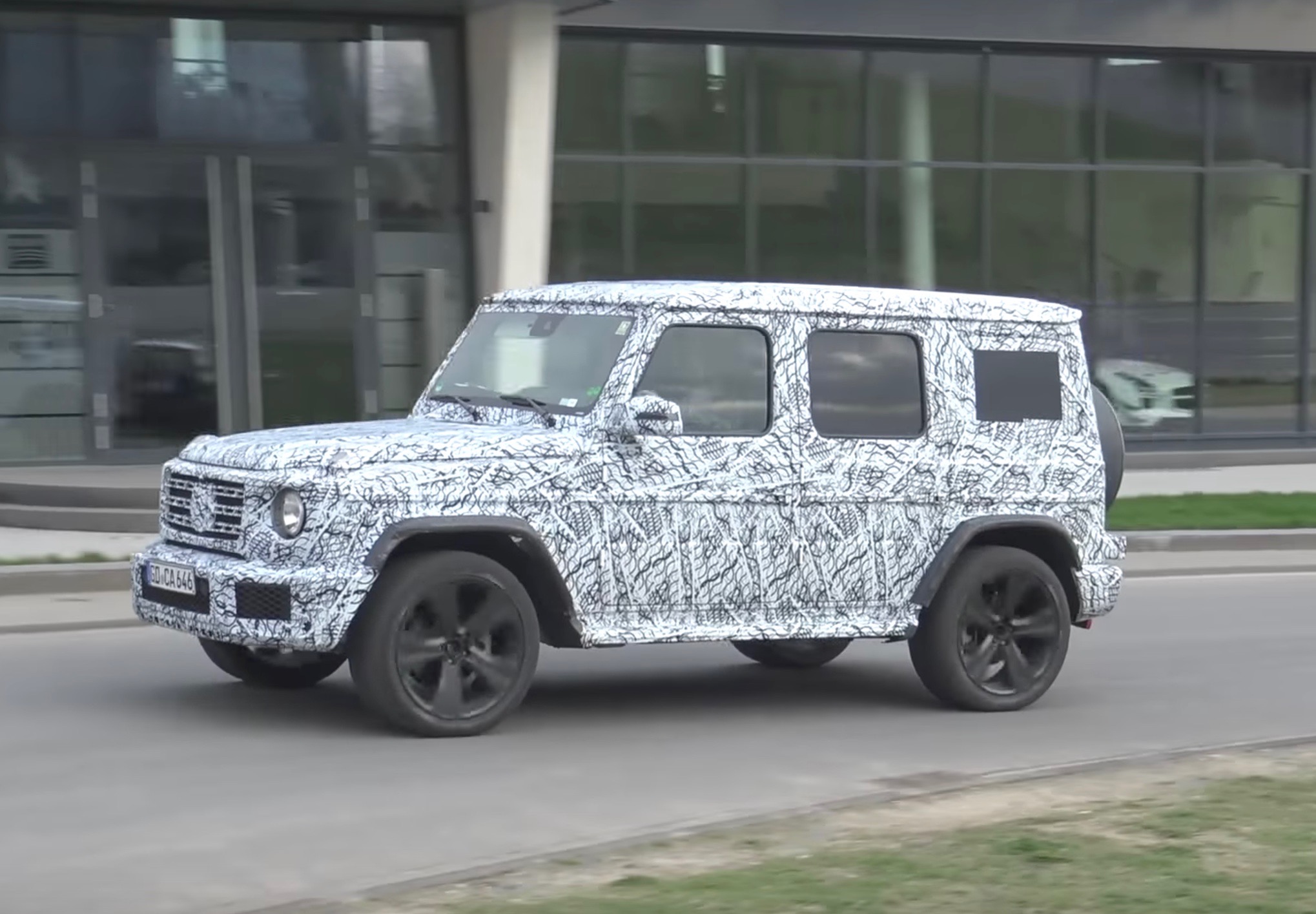 2019 Mercedes-Benz G-Class ‘W464’ spied with new body (video)