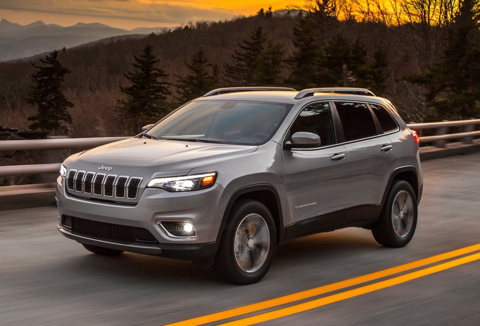 2019 Jeep Cherokee revealed ahead Detroit debut