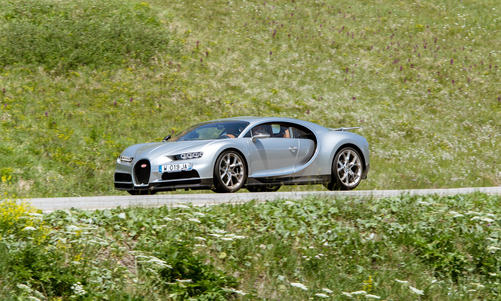The Grand Tour episode 3 features Bugatti Chiron, Kia Stinger (video)