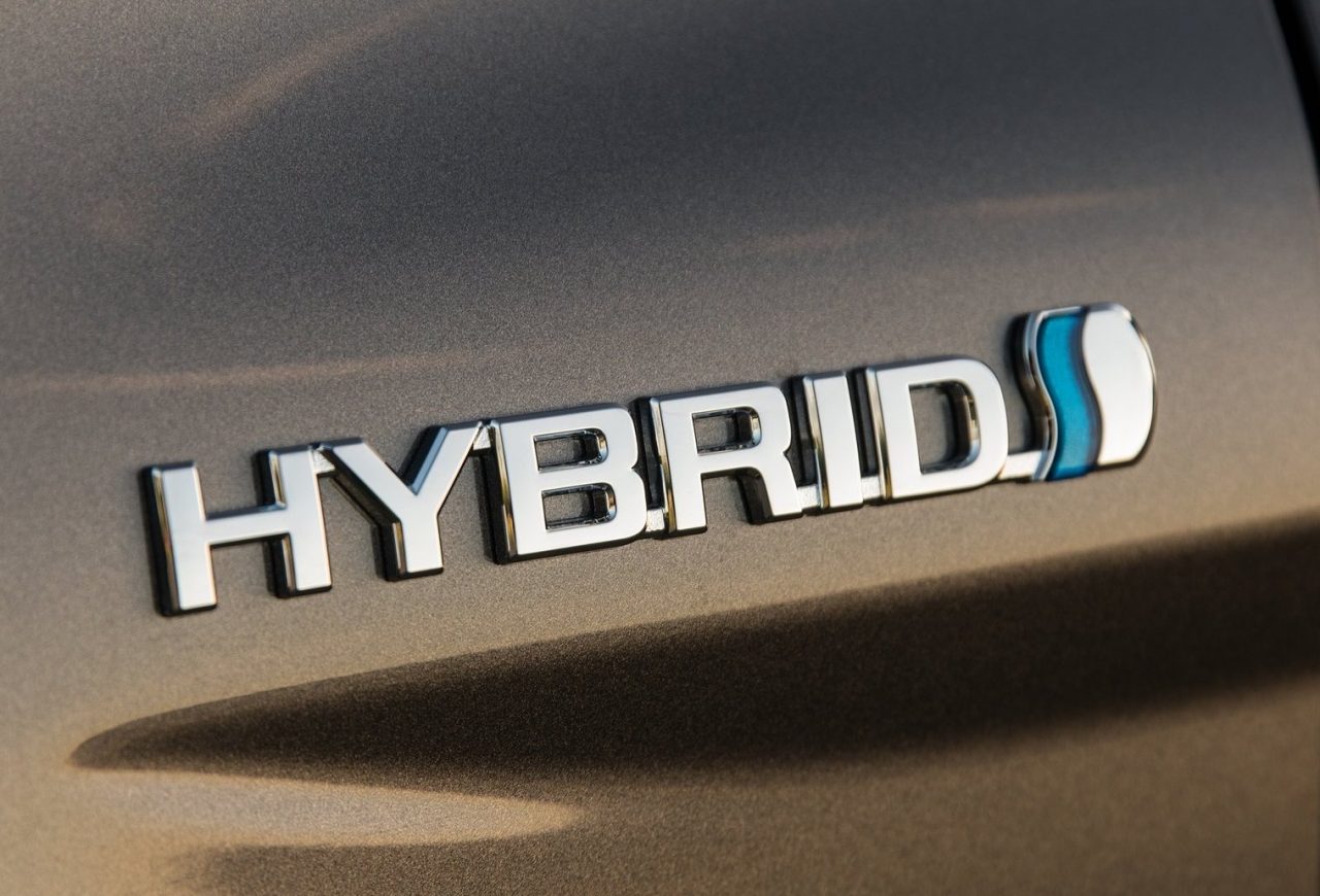 Toyota hybrid badge – PerformanceDrive