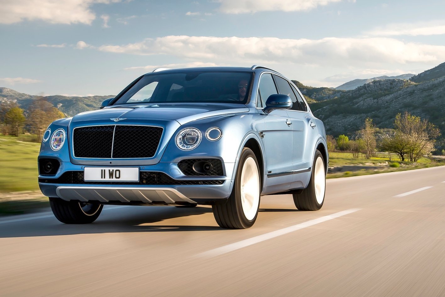 Bentley to unveil plug-in hybrid Bentayga at Geneva show