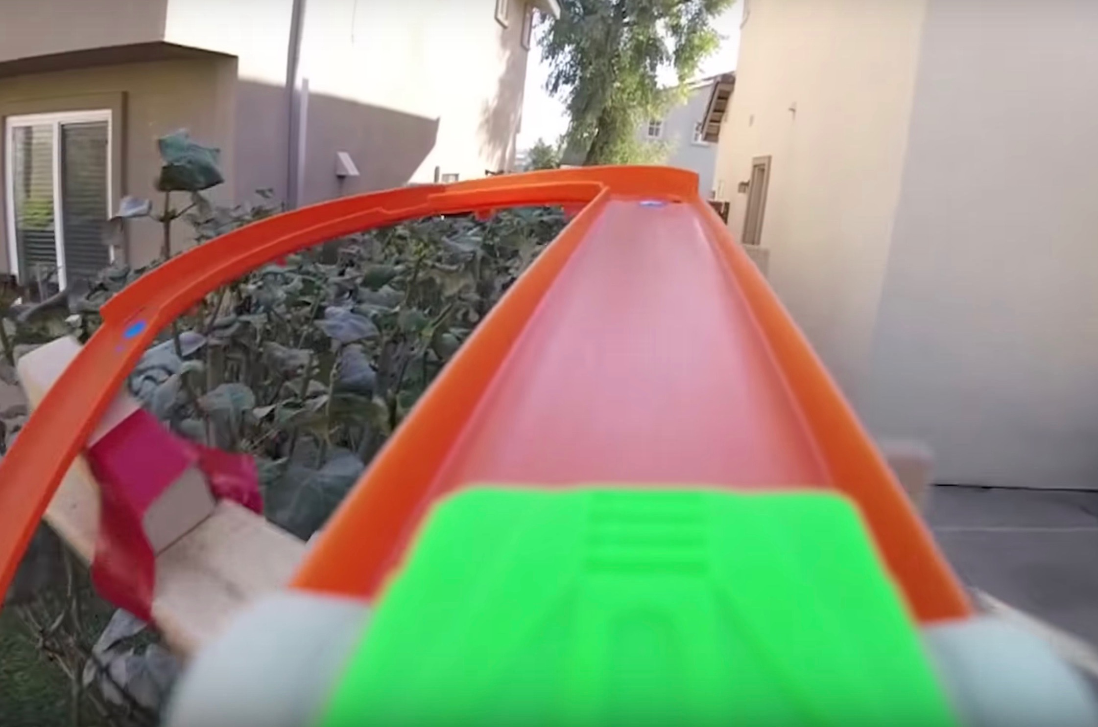 Video: On-board ride on epic Hot Wheels car track
