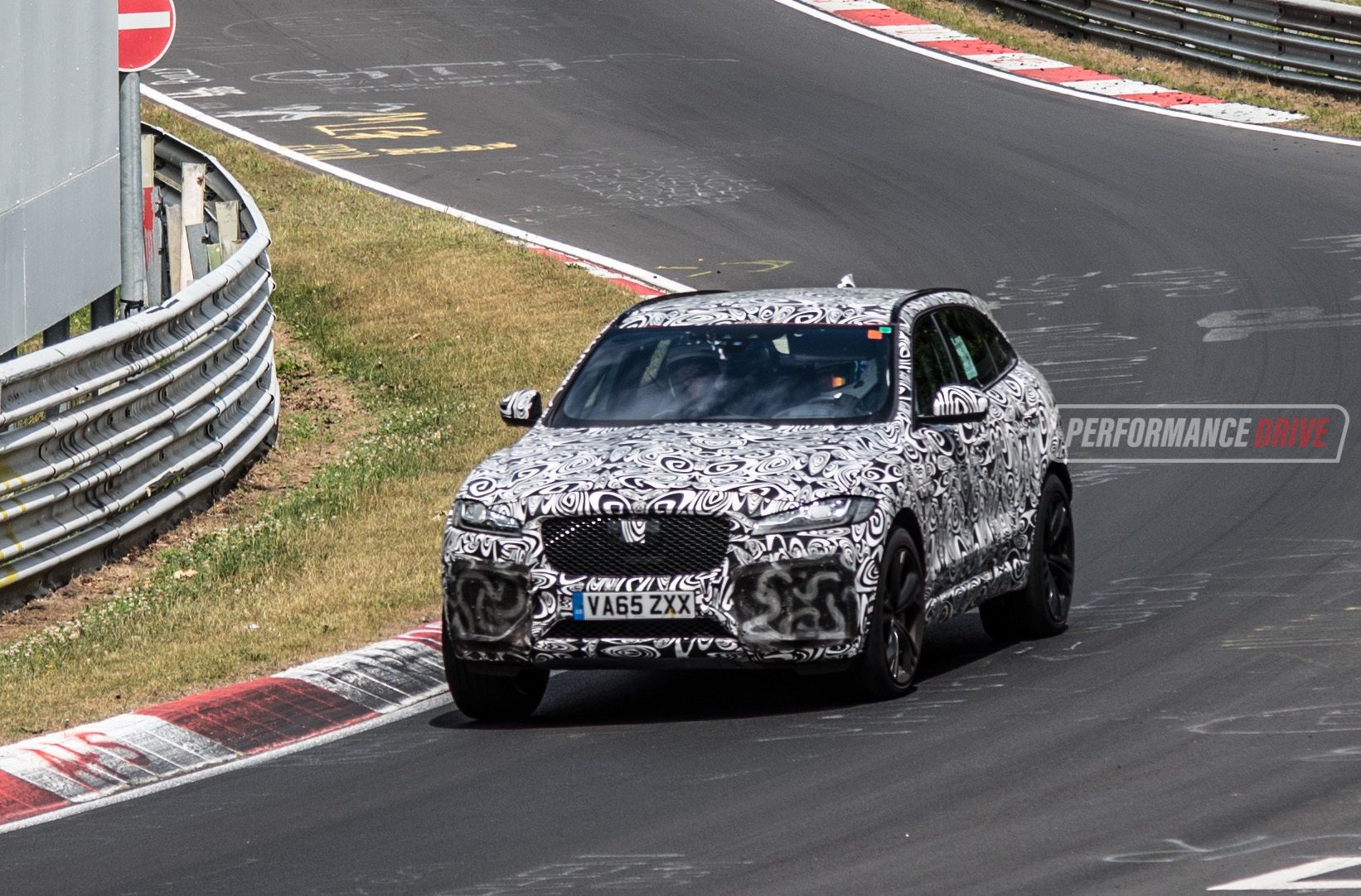 Jaguar F-Pace SVR V8 to debut at New York auto show?