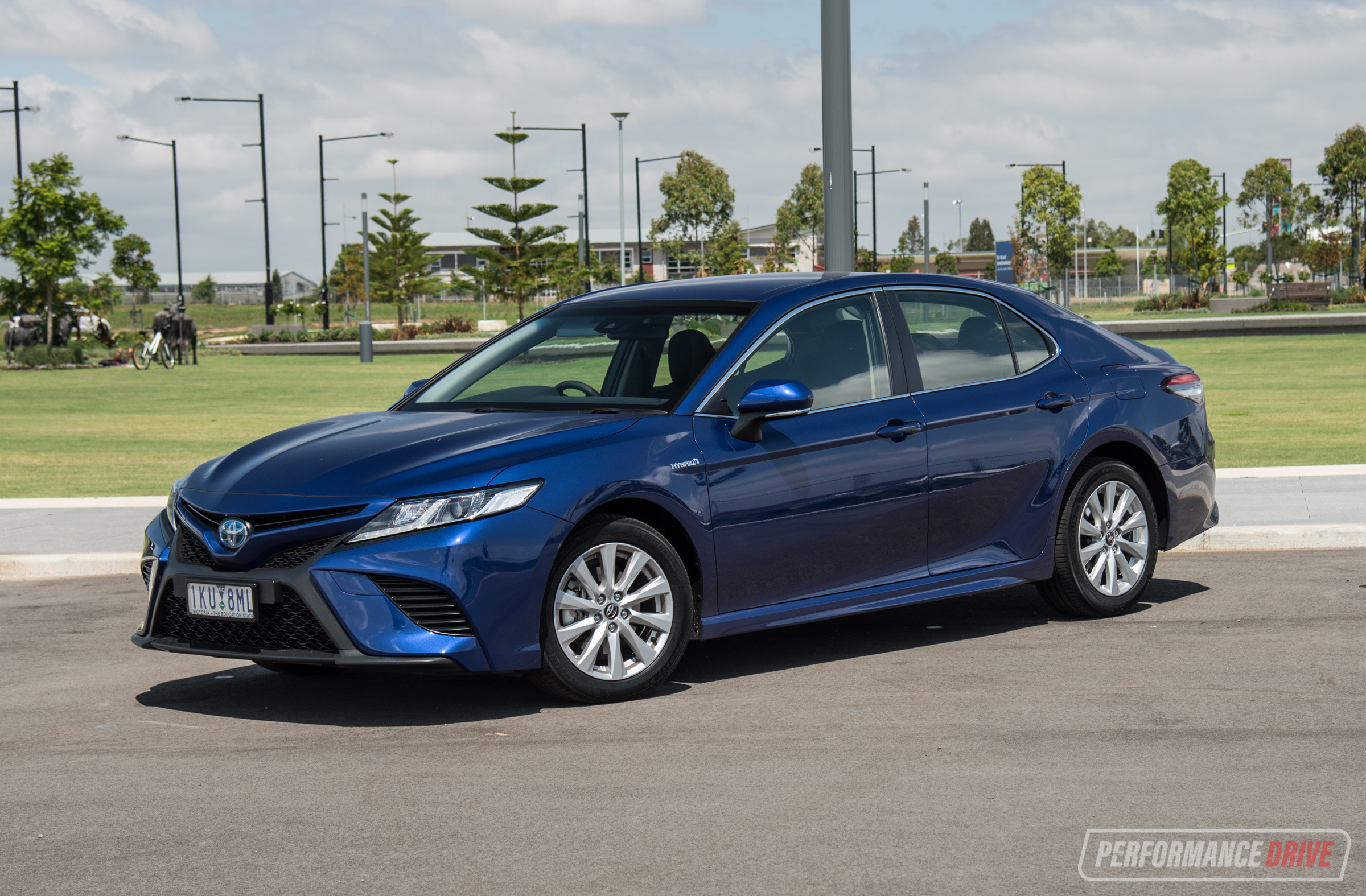 2018 Toyota Camry Hybrid review (video)