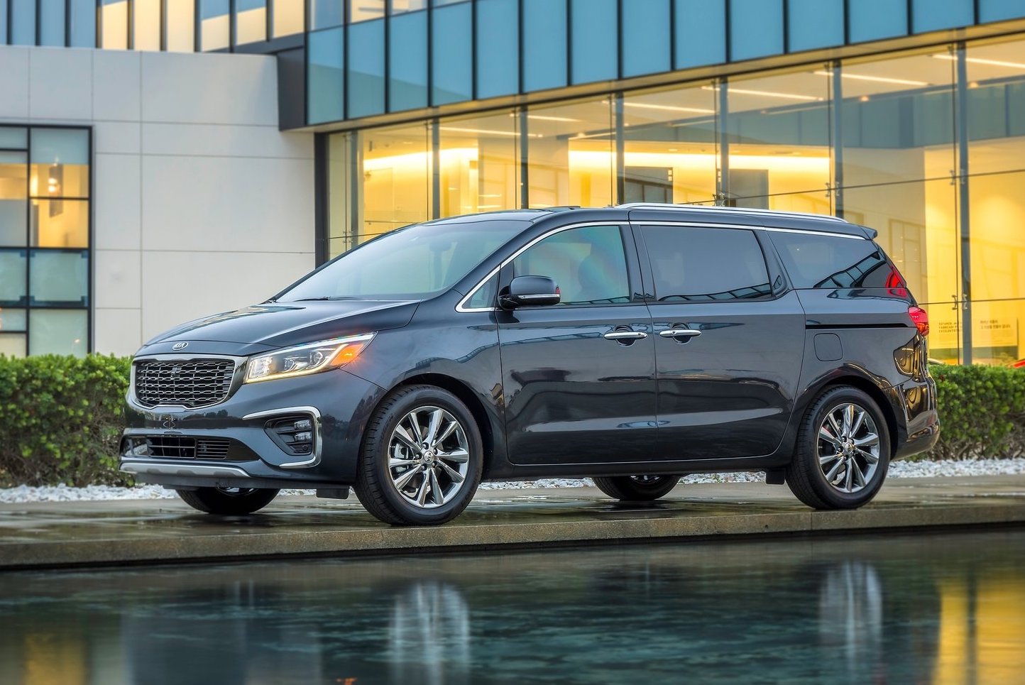 2019 Kia Carnival facelift revealed, V6 gets 8-speed auto