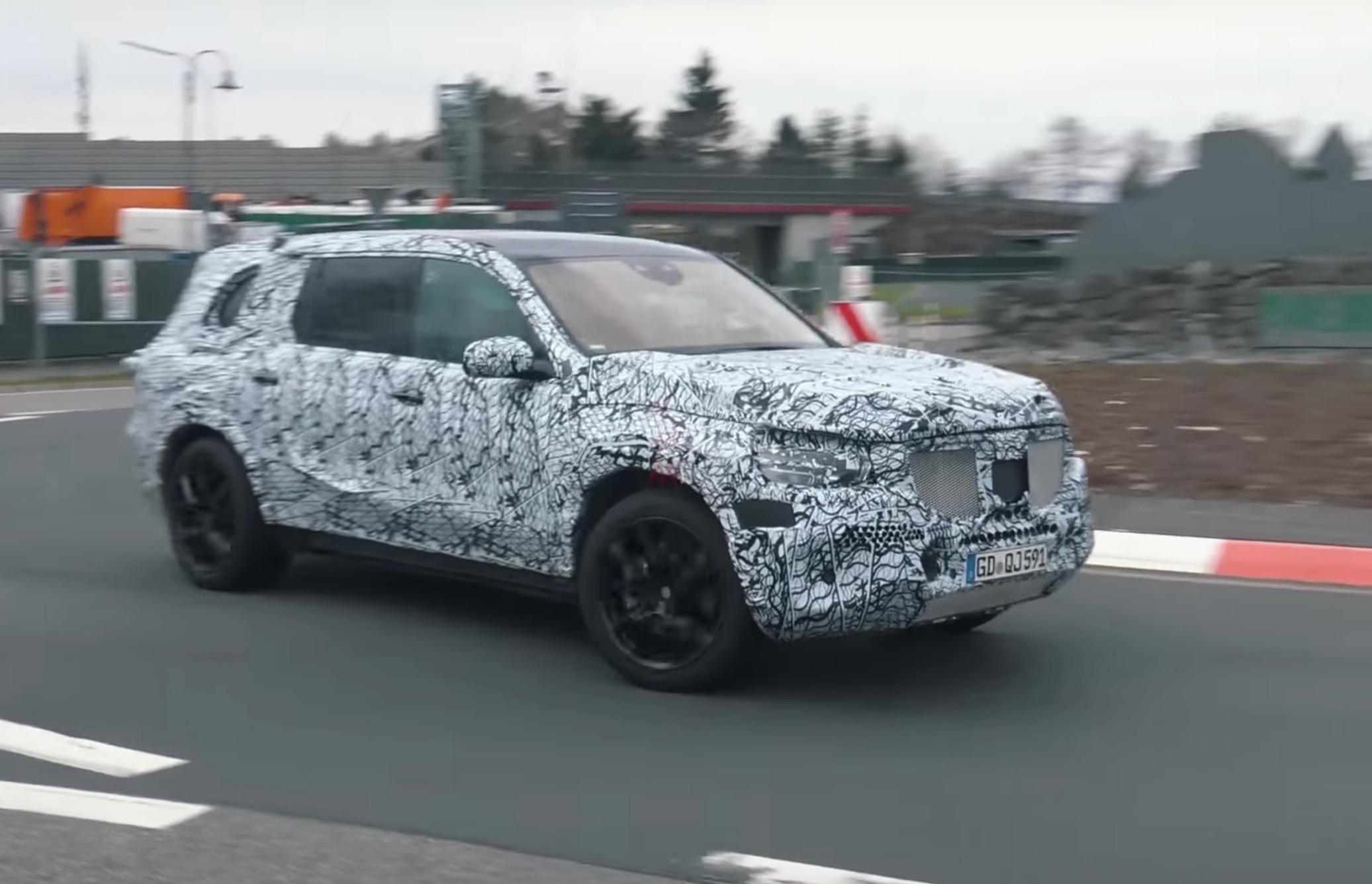 2019 Mercedes-Benz GLS spotted at Nurburgring (video)