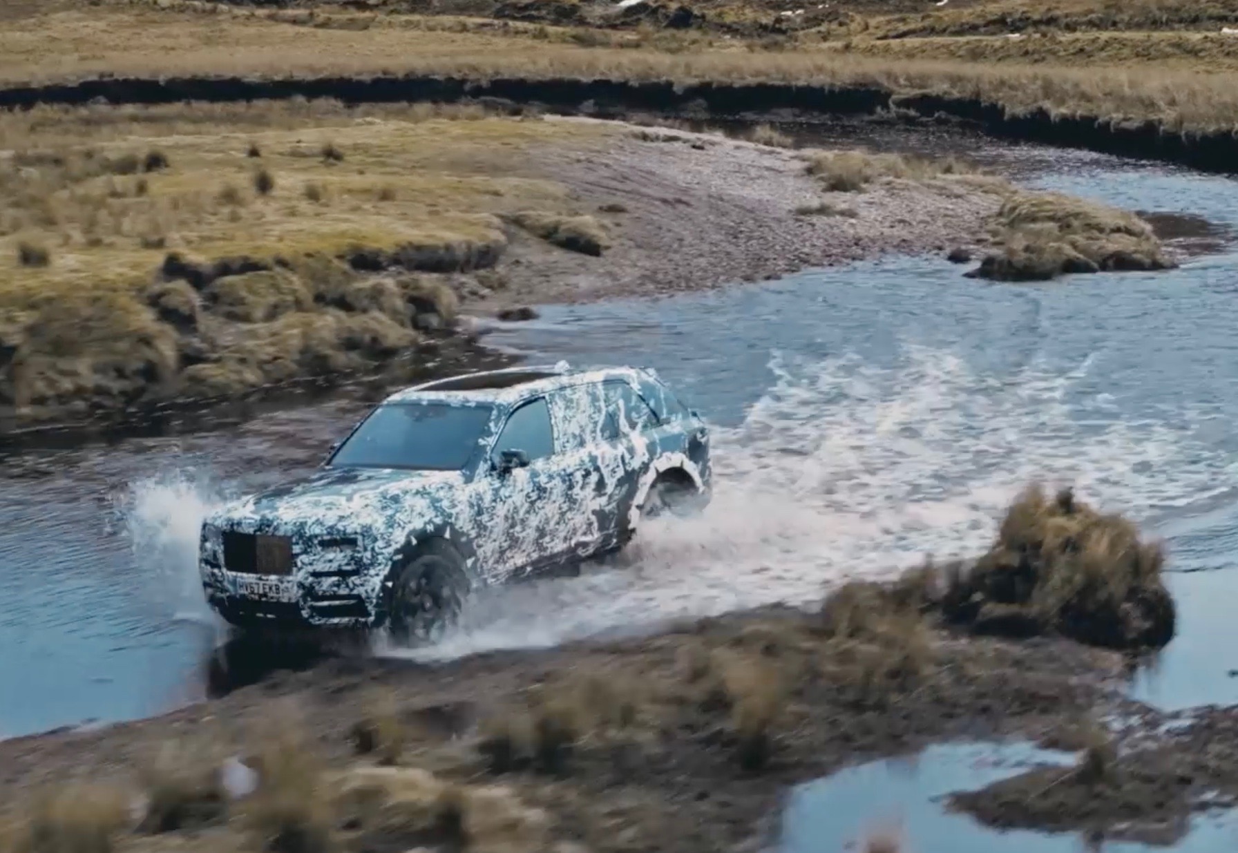 Rolls-Royce Cullinan shows off its all-terrain capability (video)