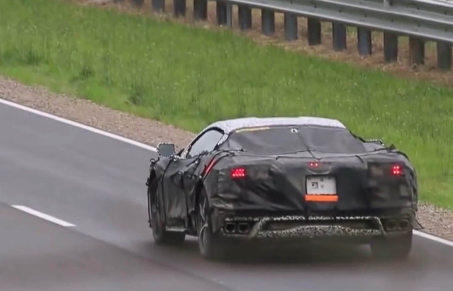 Chevrolet C8 Corvette spotted doing acceleration tests (video)
