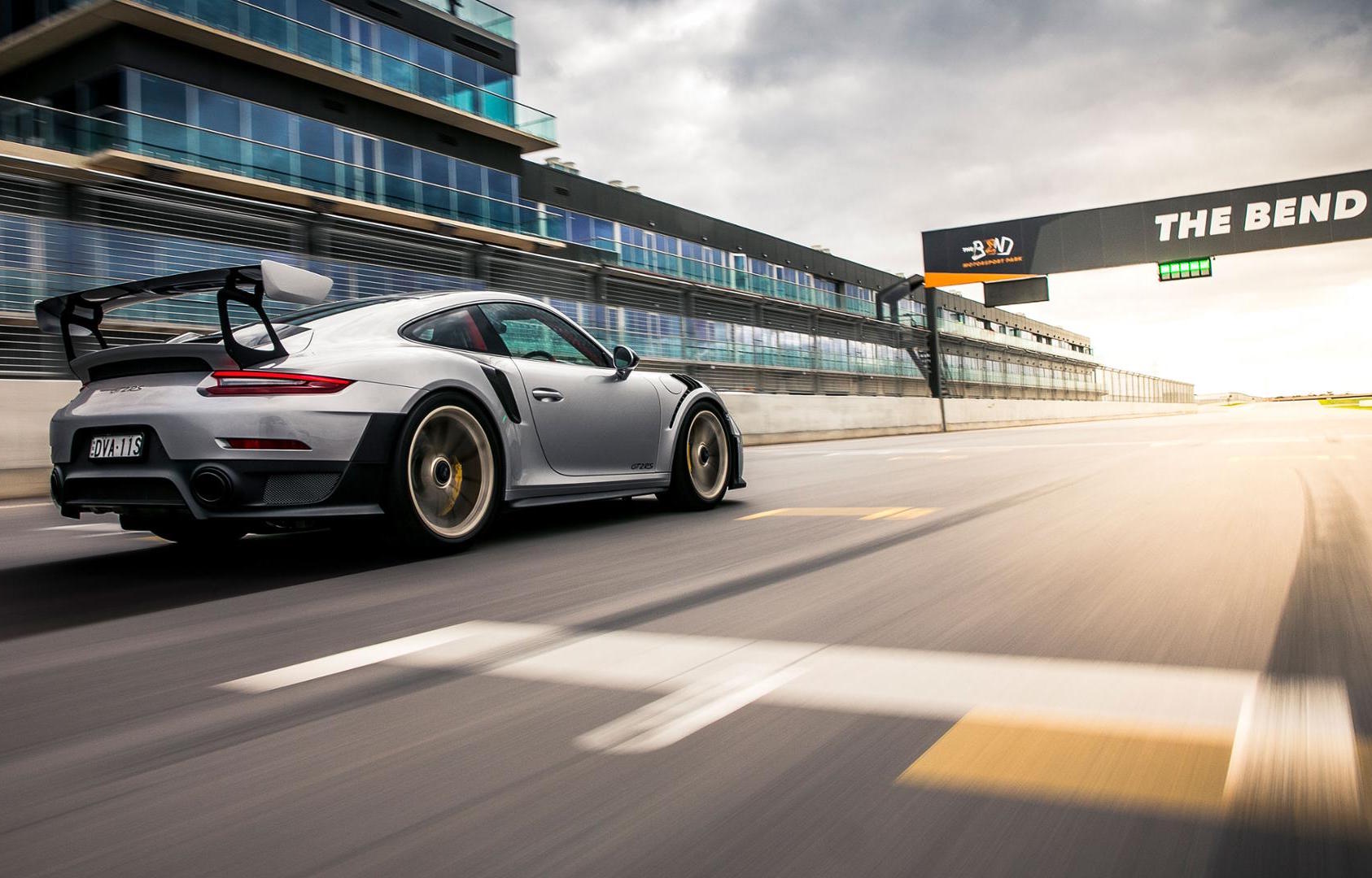 Porsche 911 GT2 RS sets pace at The Bend Motorsport Park (video)