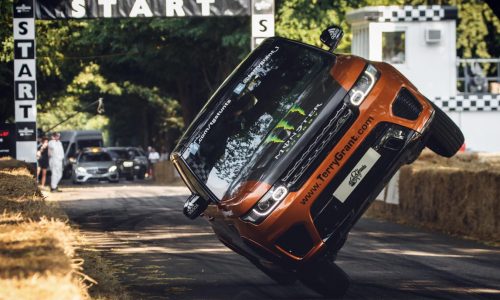 Range Rover Sport SVR sets world record two-wheel run at Goodwood (video)