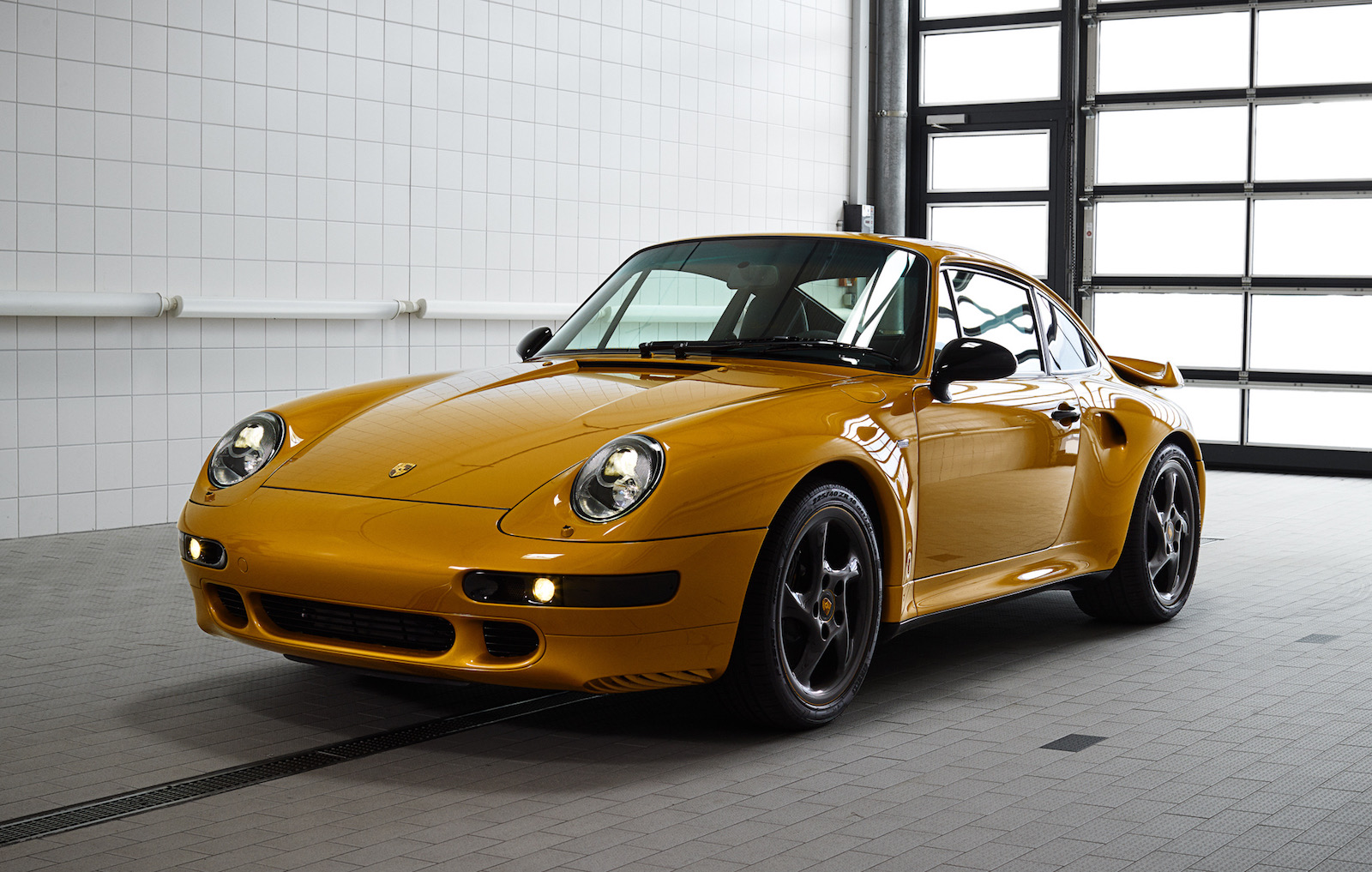Porsche Classic completes ‘Project Gold’ 993 911 Turbo