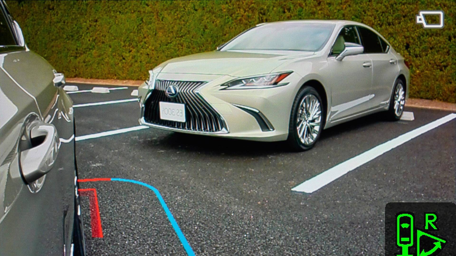2019 Lexus ES debuts world first ‘Digital Outer Mirrors’, uses cameras