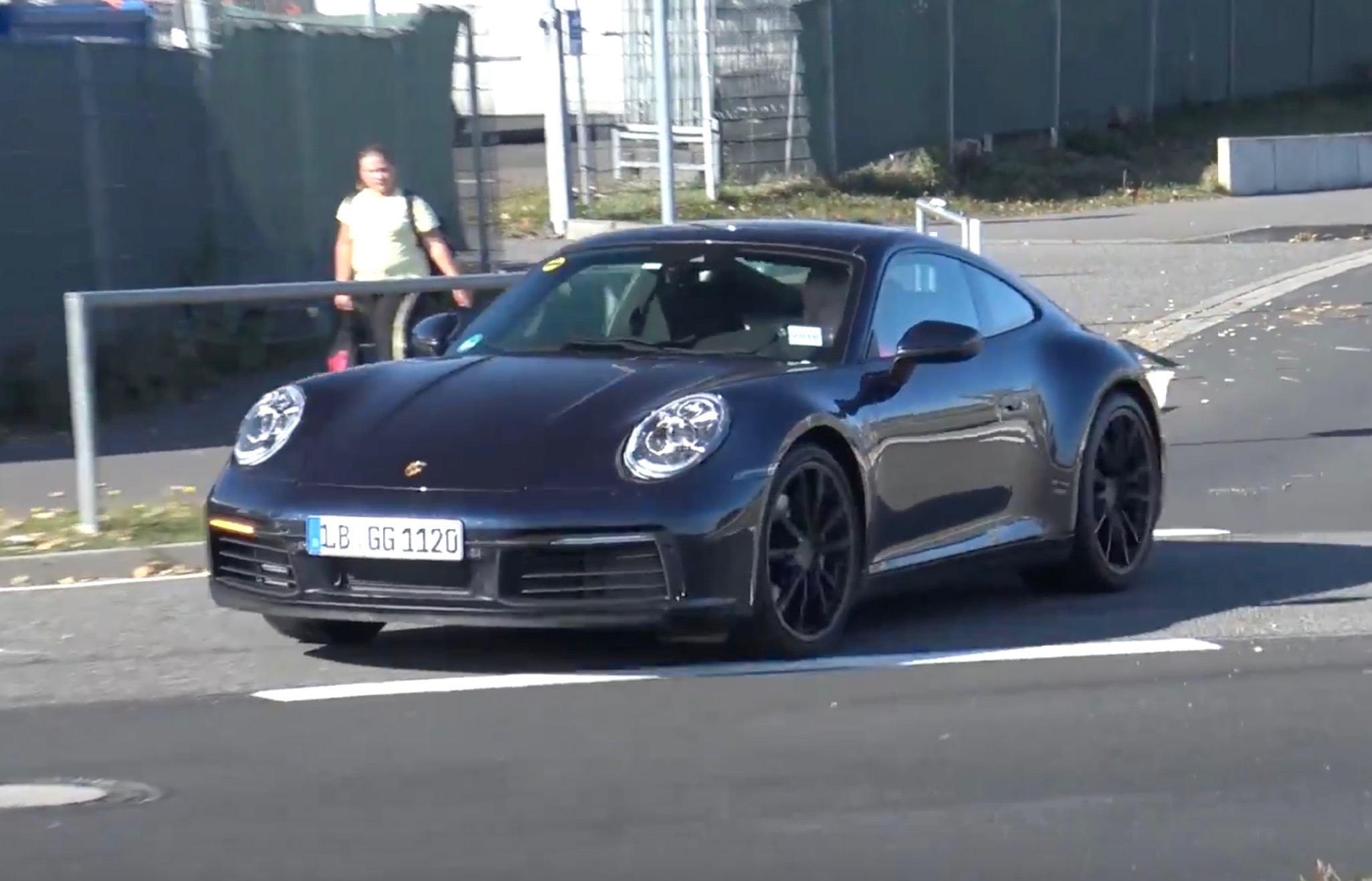 2019 Porsche 992 911 spotted, almost camouflage-free (video)