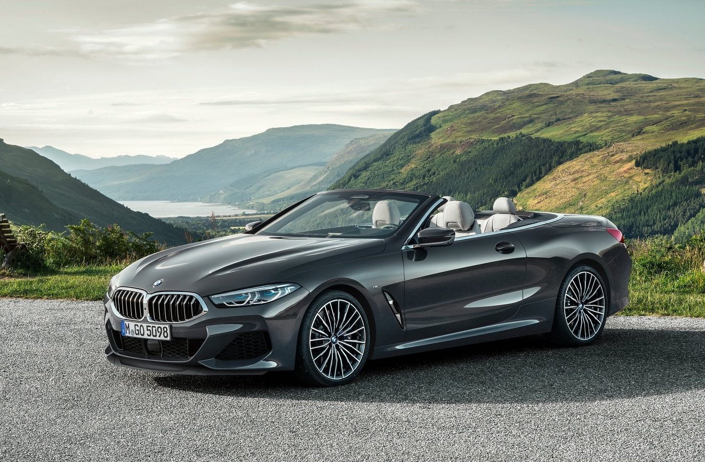 2019 BMW 8 Series Convertible officially unveiled