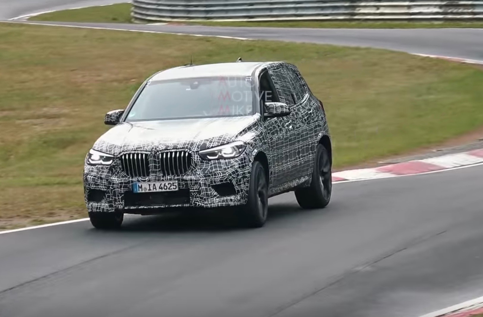 2019 BMW X5 M spotted belting around Nurburgring (video)
