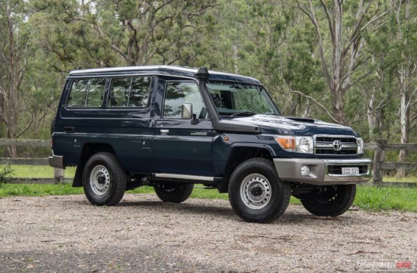 2019 Toyota LandCruiser 78 Series GXL Troop Carrier review (video ...