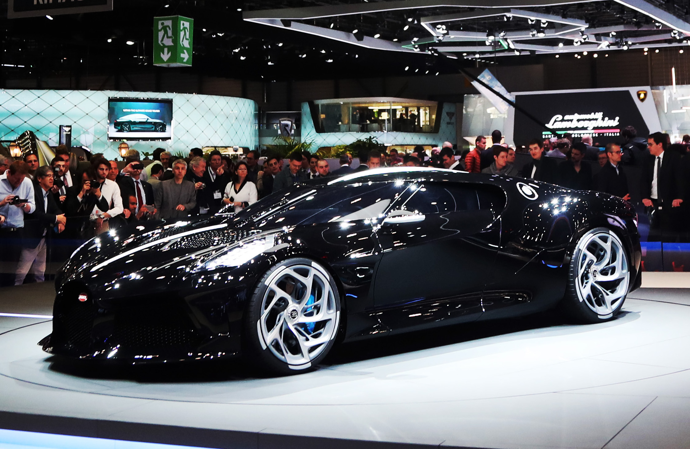 Bugatti La Voiture Noire unveiled, most expensive car ever