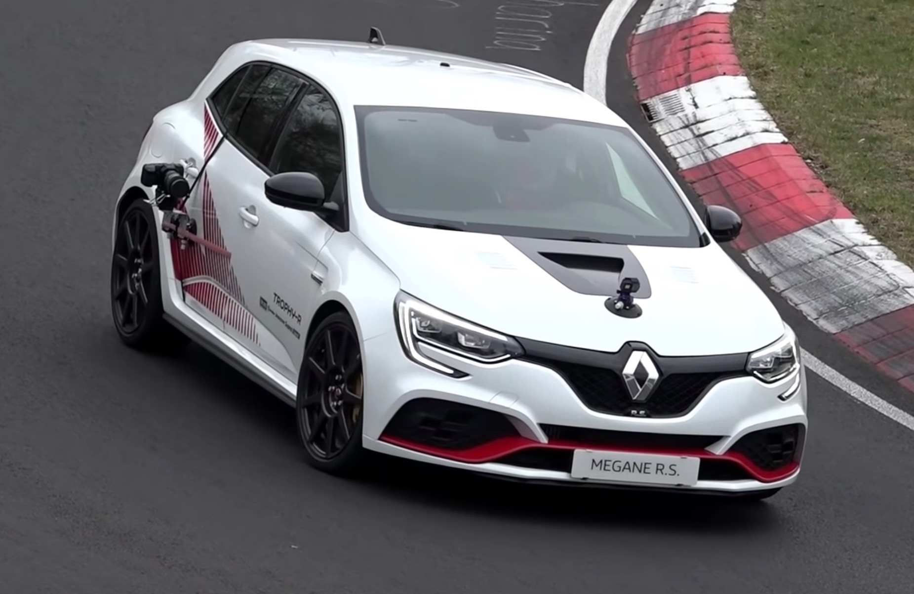 Renault Megane RS Trophy-R spotted at Nurburgring (video)