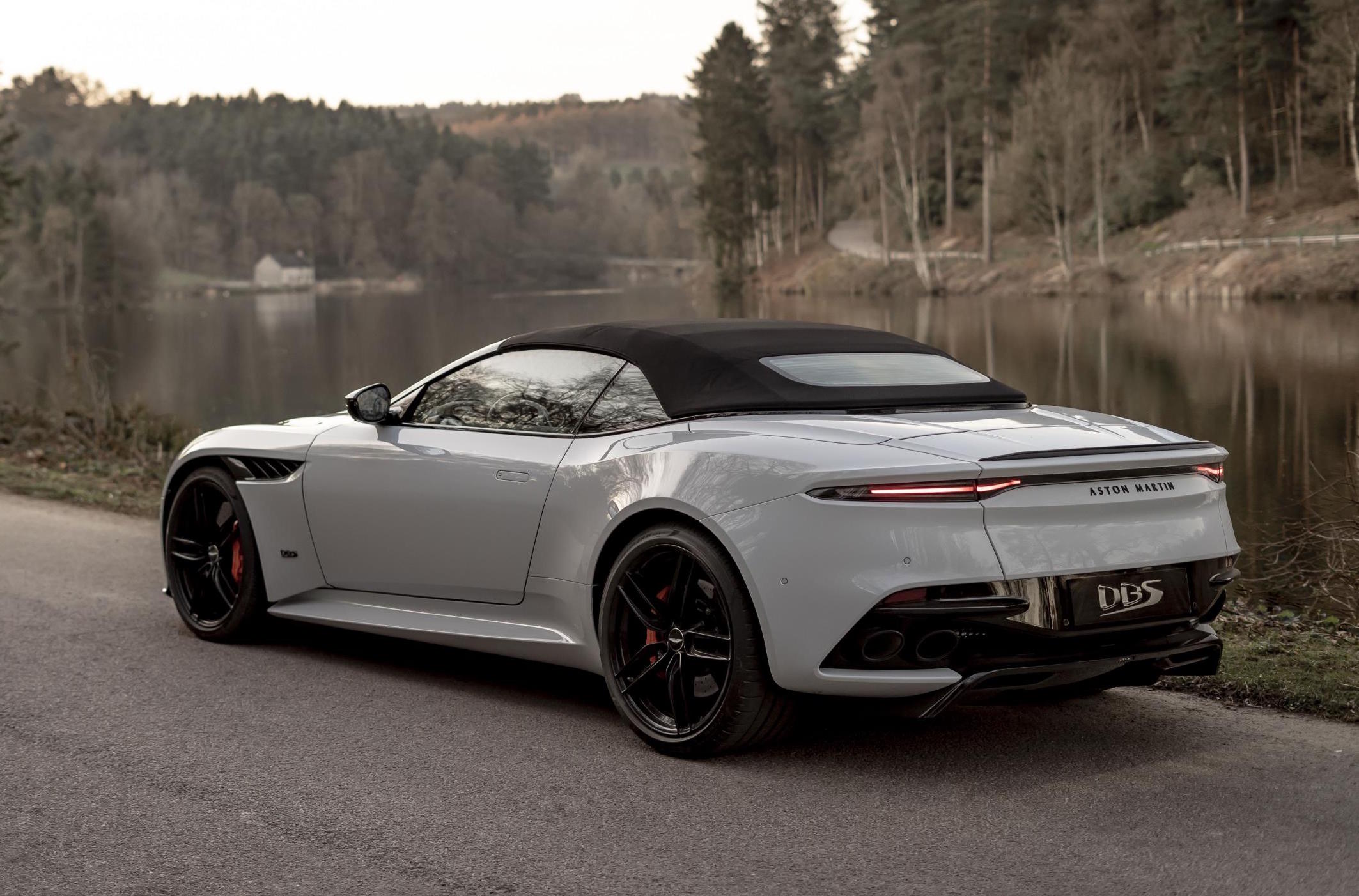 Aston Martin DBS Superleggera Volante convertible revealed