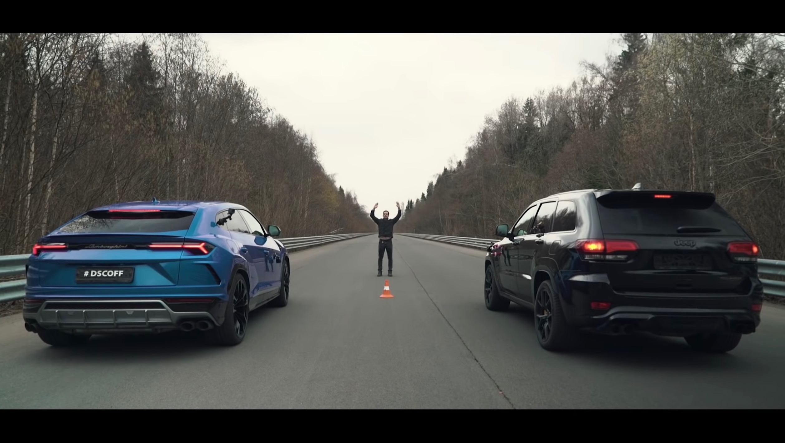 Video: Lamborghini Urus vs Jeep Grand Cherokee Trackhawk - PerformanceDrive