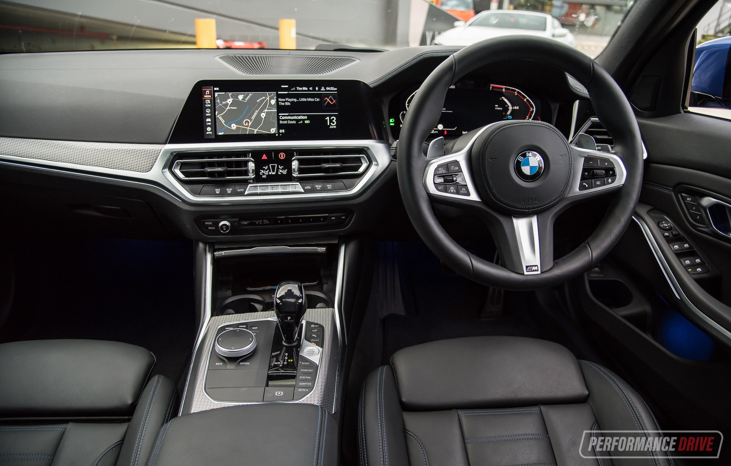 Tampilan Interior BMW 330i M Sport yang Mbah Dukun Banget Bikin Mupeng