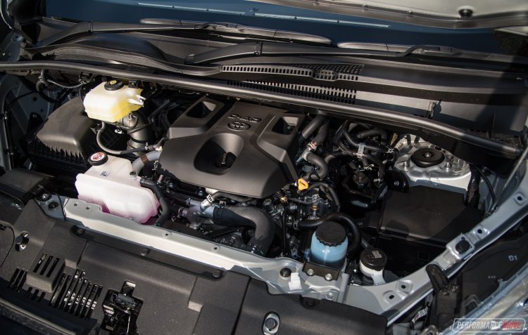 2019 Toyota HiAce Crew Diesel-engine – PerformanceDrive