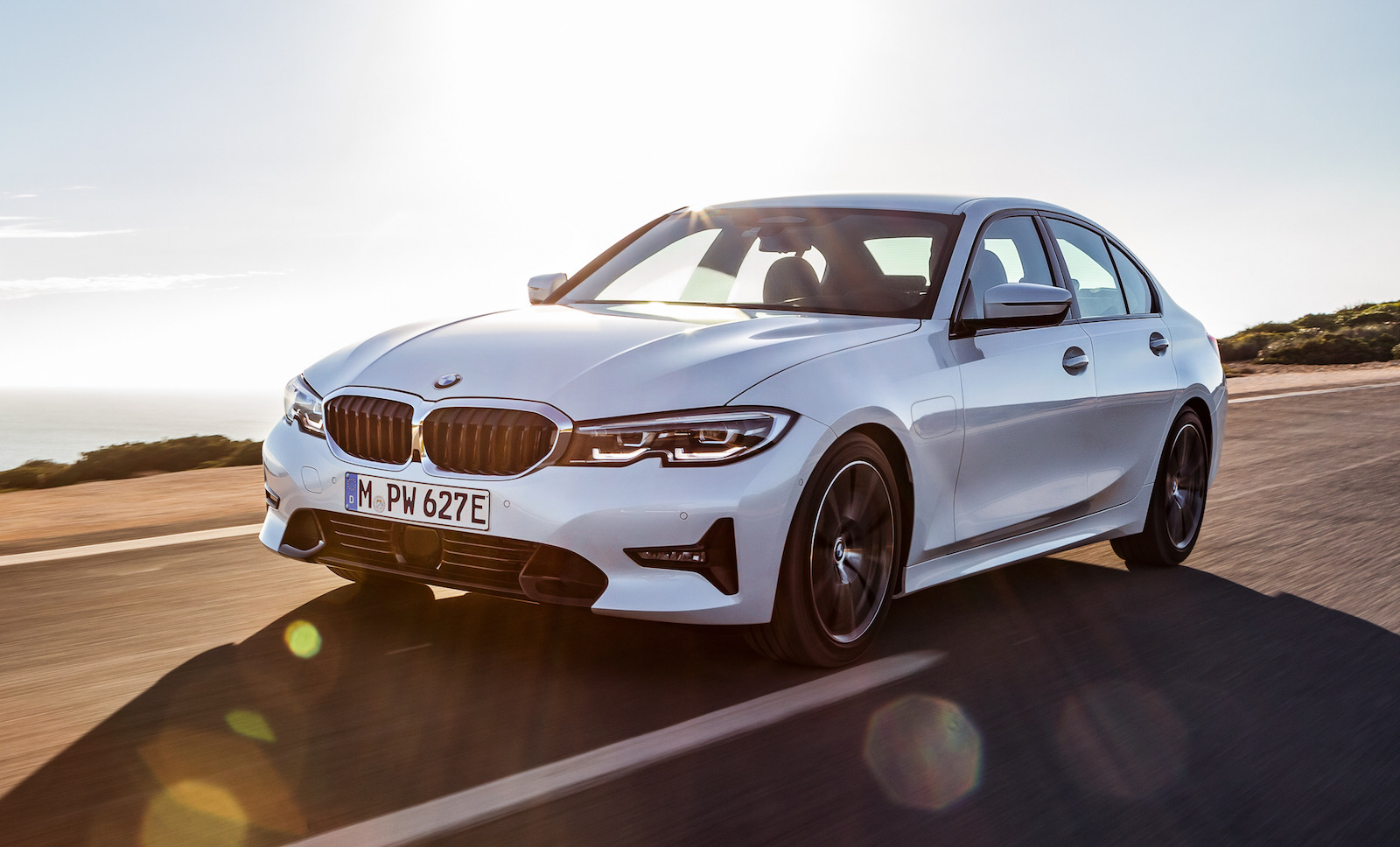 2019 BMW 330e debuts new ‘XtraBoost’ power function
