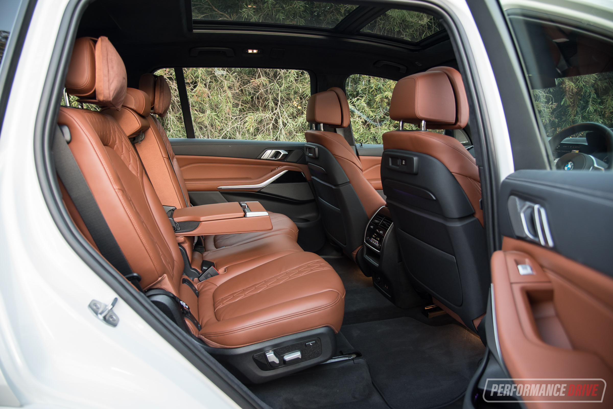 Inside Bmw X7 Back - picture.idokeren