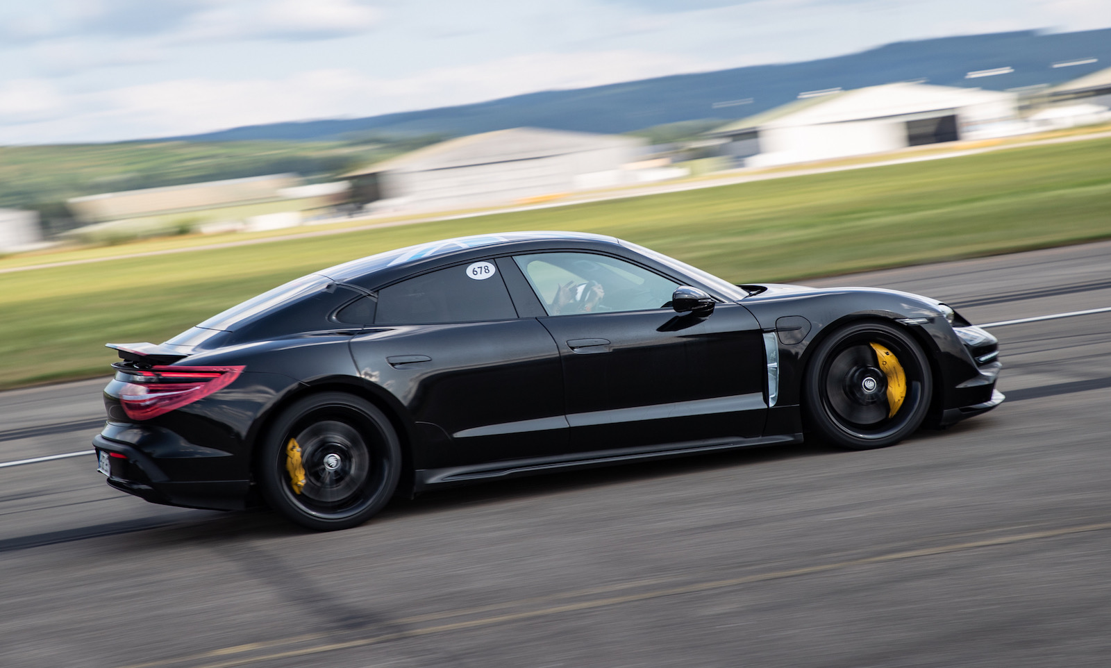 Porsche Taycan can do sub-10sec 0-200km/h, repeatedly (video)