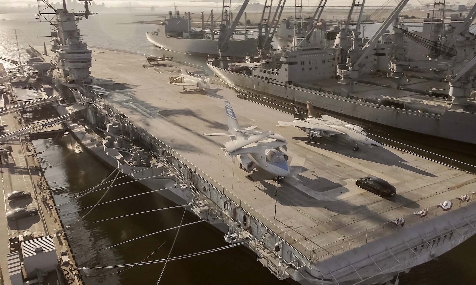 Video: Porsche Taycan does 0-145-0km/h on an aircraft carrier