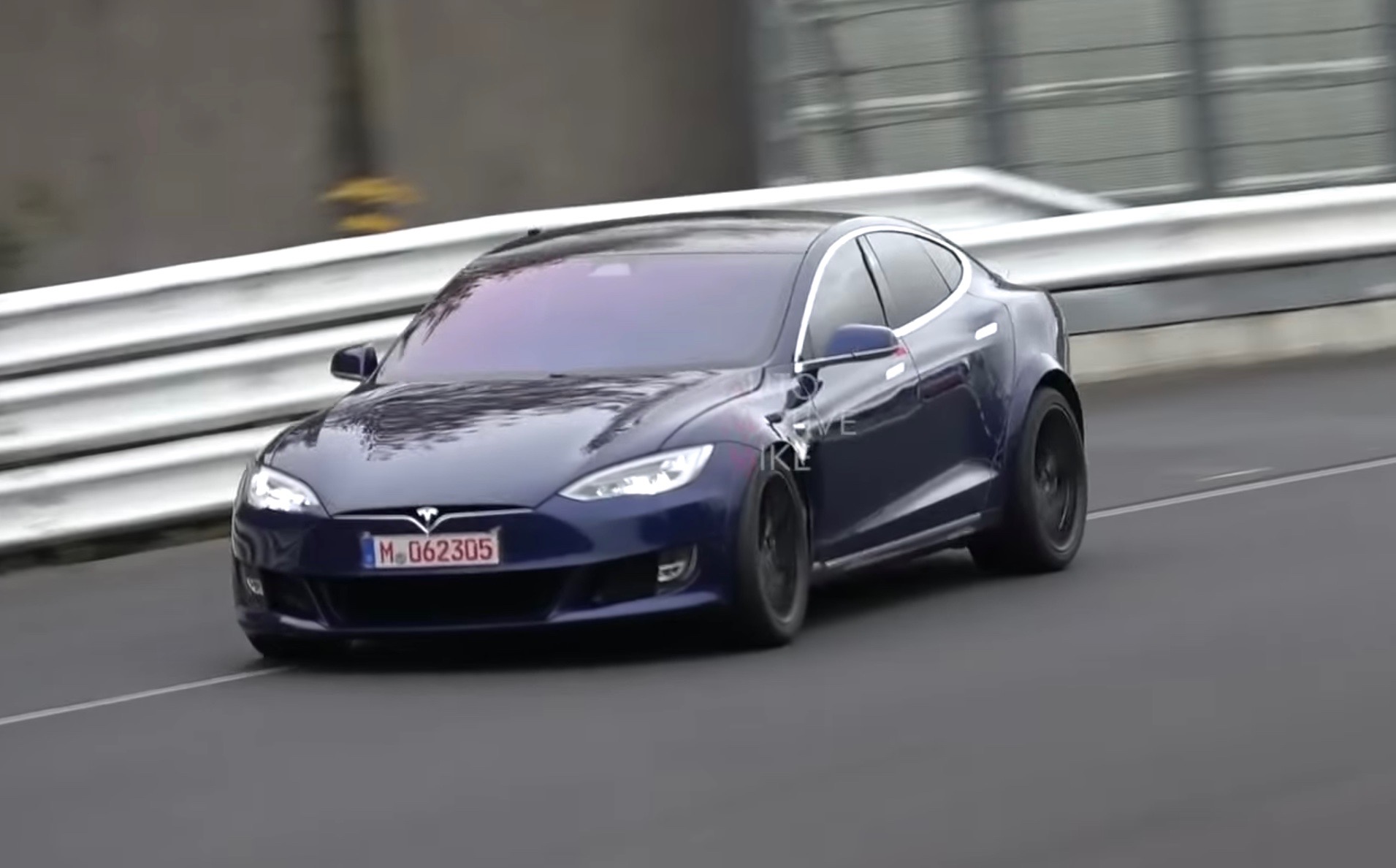 Tesla Model S returns to Nurburgring, benchmark timing (video)