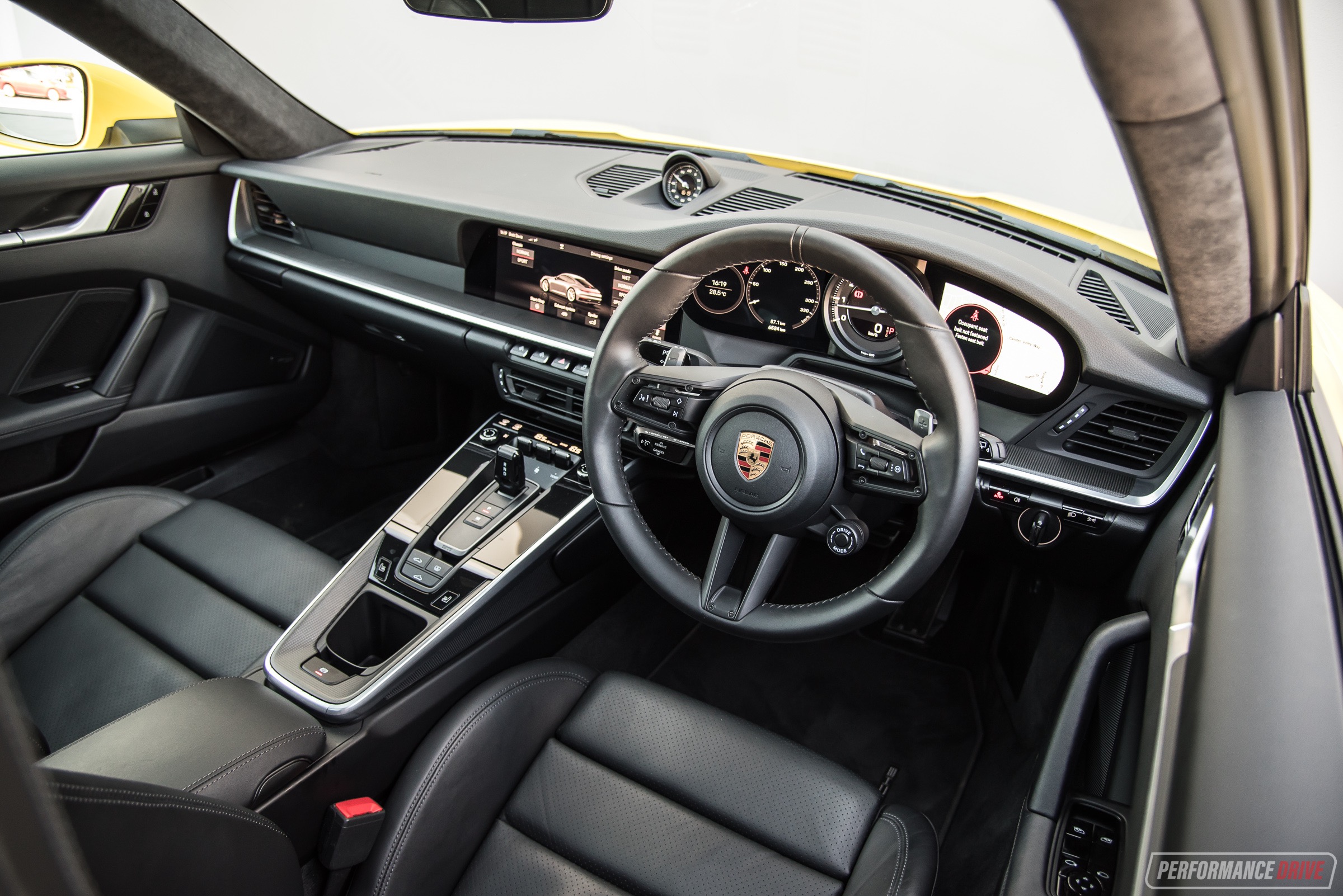 Video: 2020 Porsche 911 Carrera 4S – Detailed review (POV) -  PerformanceDrive