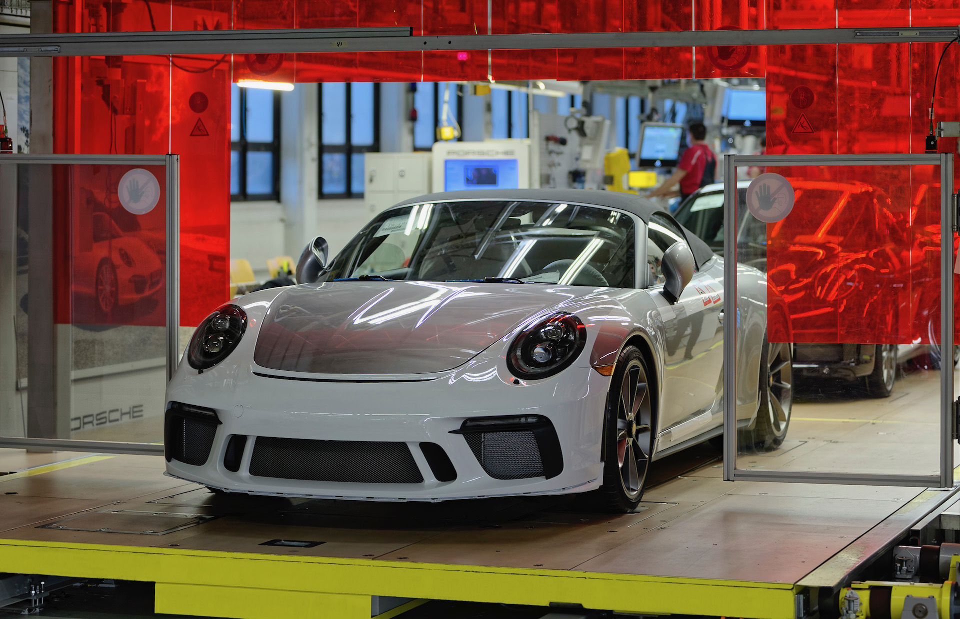 Last 991-generation Porsche 911 rolls off production line